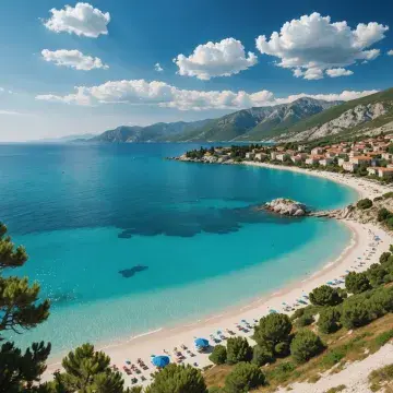 Vacanțe pe Coasta Albaniei: Albania atrage iubitorii de plajă din România